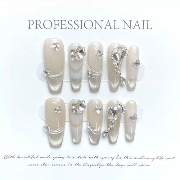 Press on nails - Picture 1 of 8